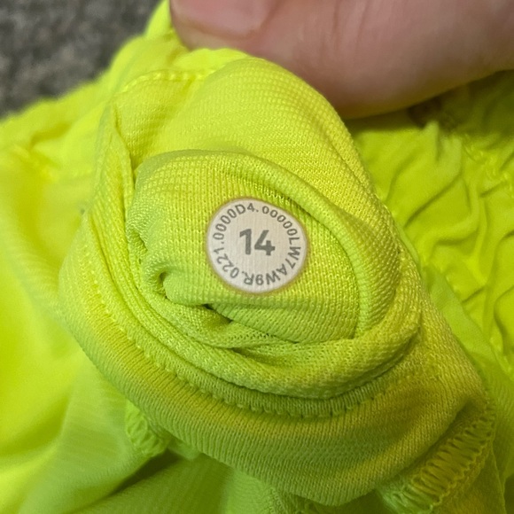 Lululemon hotty hot lined short 2.5” - Picture 5 of 5